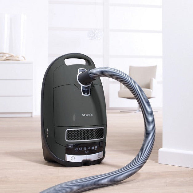 ASPIRATEUR TRAINEAU AVEC SAC MIELE SGSK3